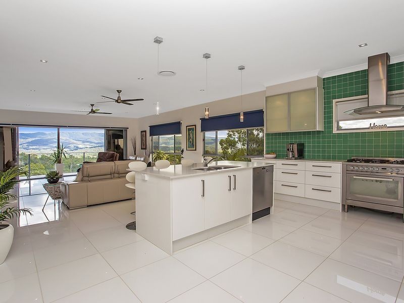 52 Tara Vista Boulevard, Highland Park QLD 4211