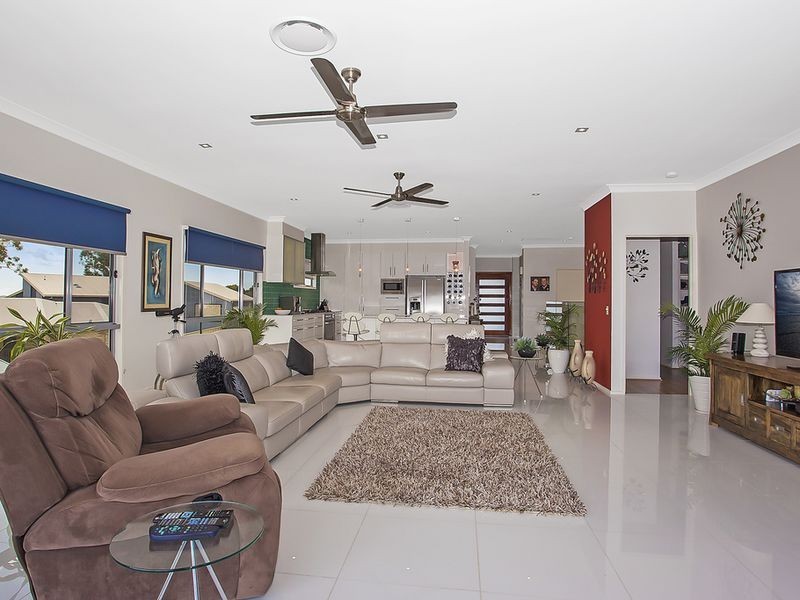 52 Tara Vista Boulevard, Highland Park QLD 4211