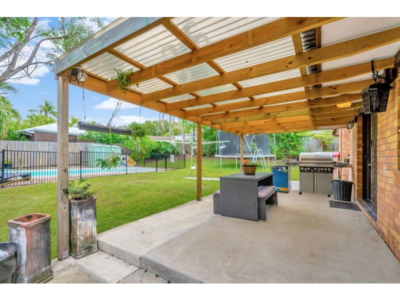 97 Hinkler Drive, Highland Park QLD 4211