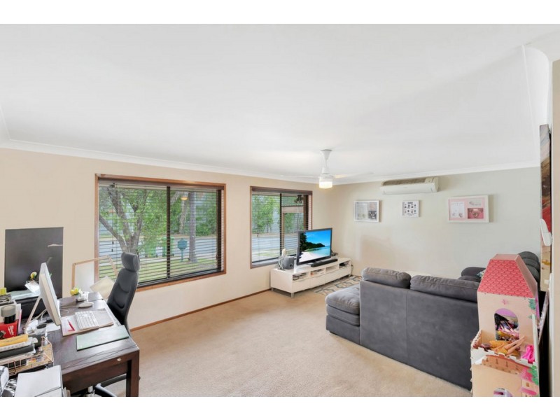 97 Hinkler Drive, Highland Park QLD 4211