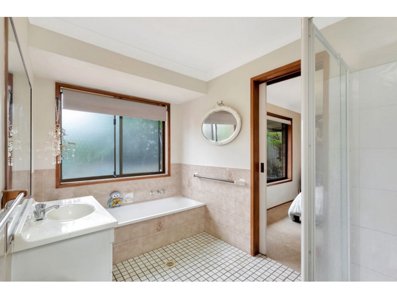 97 Hinkler Drive, Highland Park QLD 4211