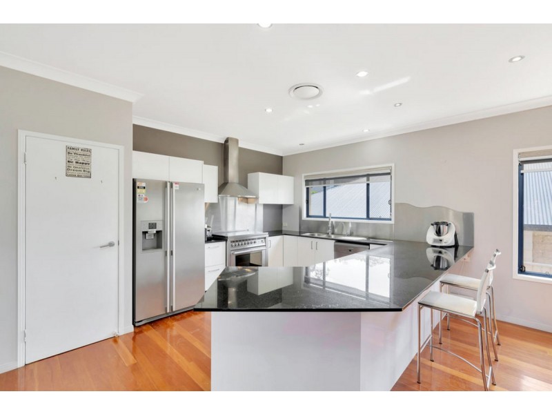 12 Ballah Crescent, Highland Park QLD 4211