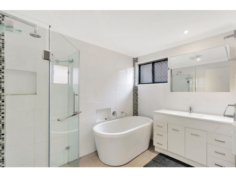 9 Gurrah Avenue, Southport QLD 4215