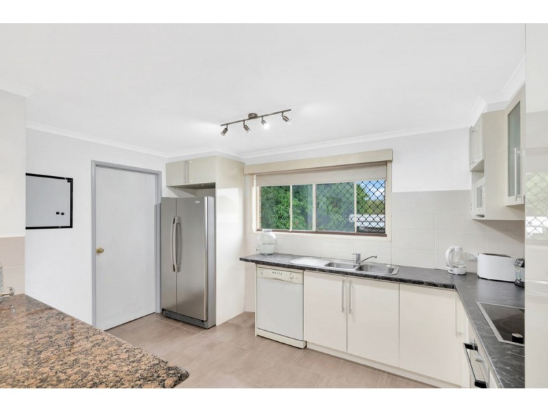 9 Gurrah Avenue, Southport QLD 4215