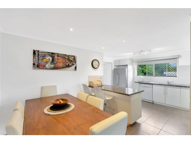 9 Gurrah Avenue, Southport QLD 4215