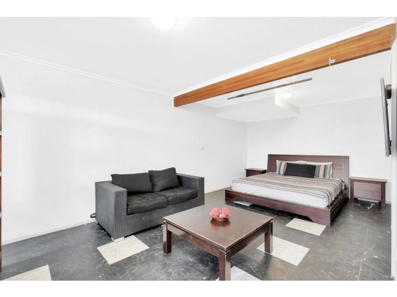 9 Gurrah Avenue, Southport QLD 4215