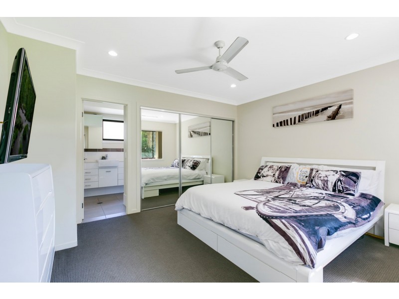 2/8 Onyx Court, Carrara QLD 4211