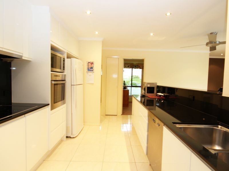 14 Richard Crescent, Highland Park QLD 4211