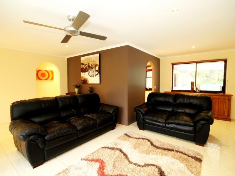 14 Richard Crescent, Highland Park QLD 4211