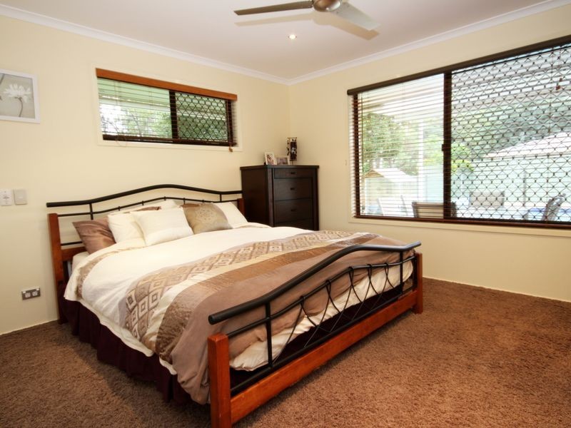 14 Richard Crescent, Highland Park QLD 4211