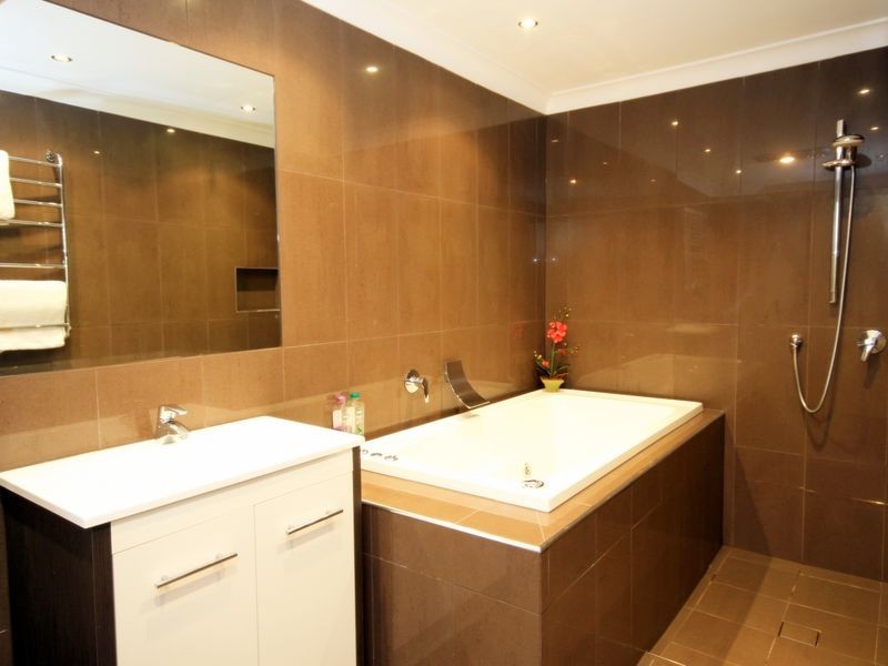 14 Richard Crescent, Highland Park QLD 4211