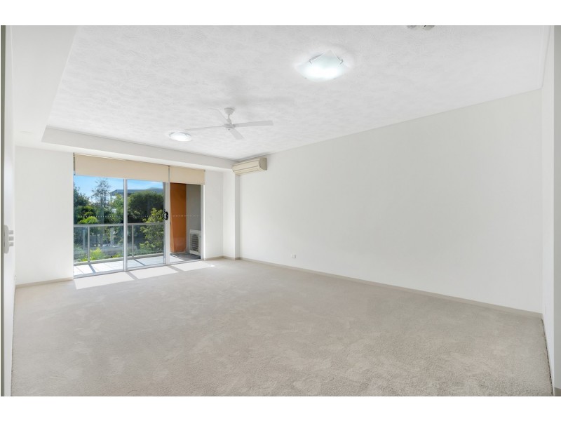 225/64 Sickle Avenue, Hope Island QLD 4212