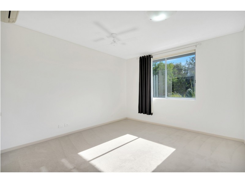 225/64 Sickle Avenue, Hope Island QLD 4212