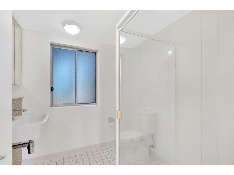 225/64 Sickle Avenue, Hope Island QLD 4212