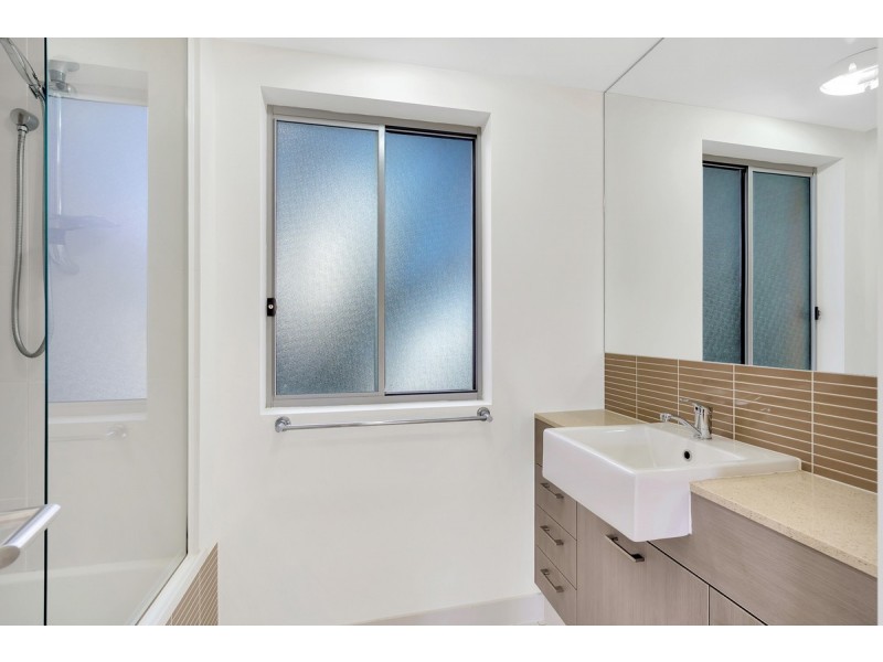 225/64 Sickle Avenue, Hope Island QLD 4212