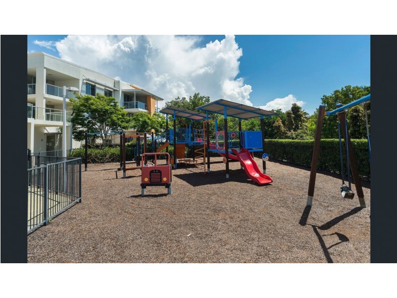 225/64 Sickle Avenue, Hope Island QLD 4212