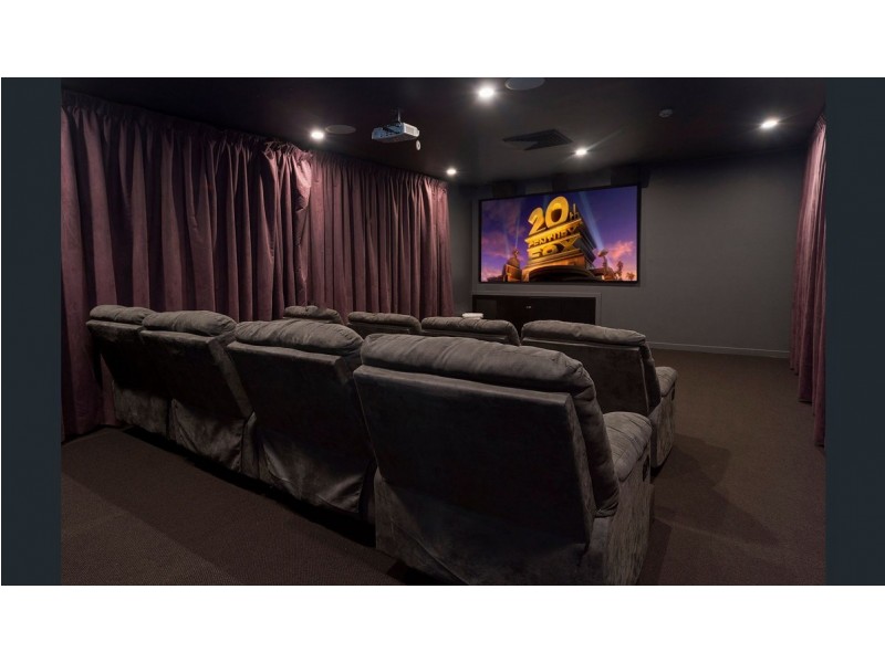 225/64 Sickle Avenue, Hope Island QLD 4212