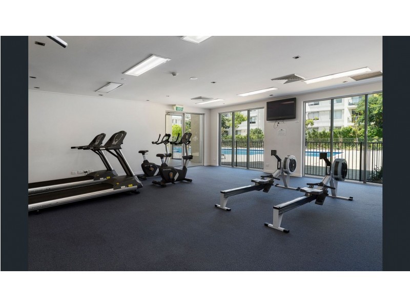 225/64 Sickle Avenue, Hope Island QLD 4212