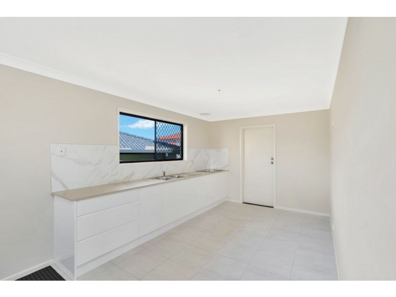 82 Ashmore Road, Bundall QLD 4217