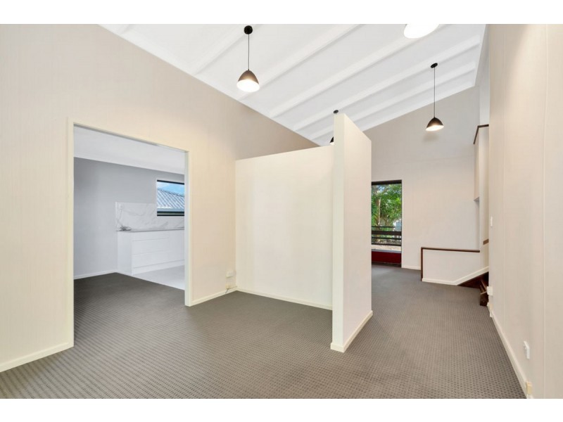 82 Ashmore Road, Bundall QLD 4217