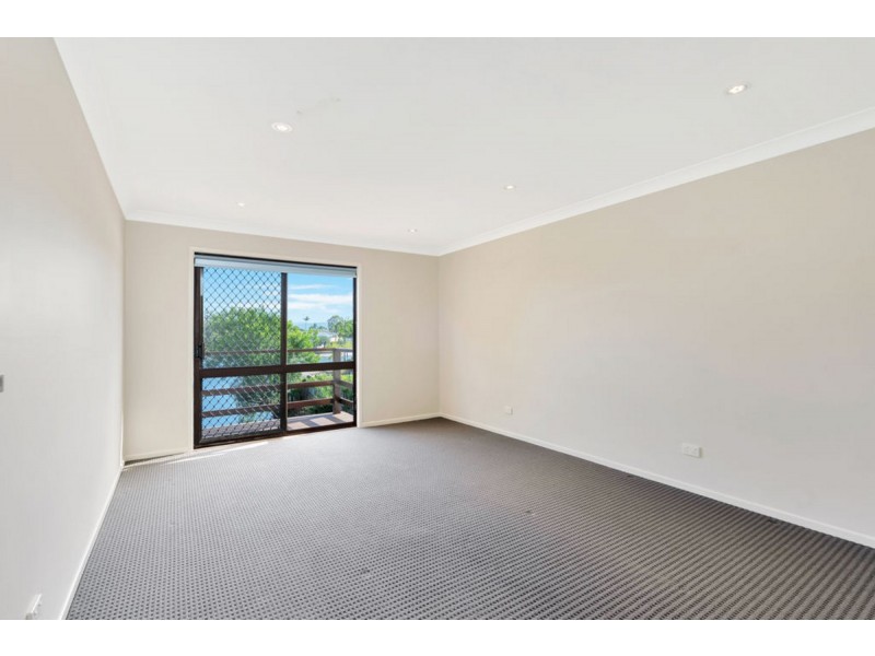 82 Ashmore Road, Bundall QLD 4217