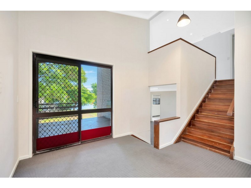 82 Ashmore Road, Bundall QLD 4217