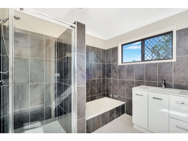 82 Ashmore Road, Bundall QLD 4217