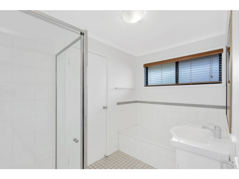 50 Alexander Drive, Highland Park QLD 4211