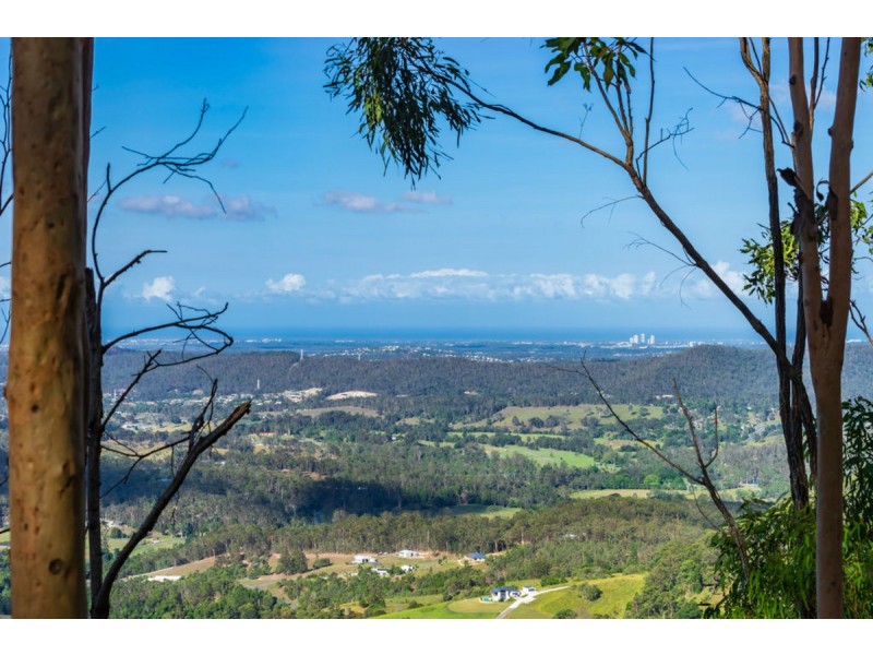 352 Henri Robert Drive, Clagiraba QLD 4211