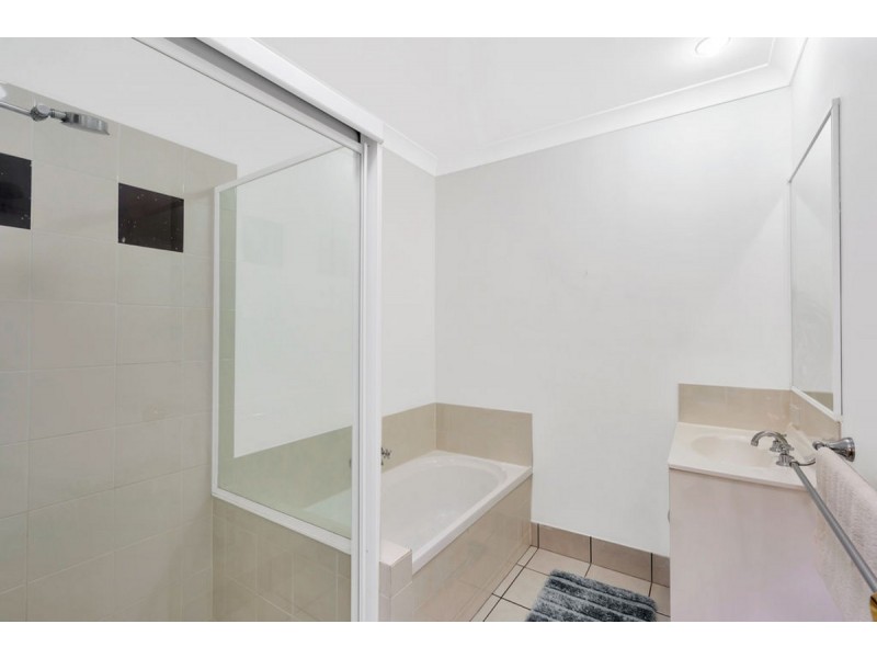 2/21 Hellman Street, Molendinar QLD 4214