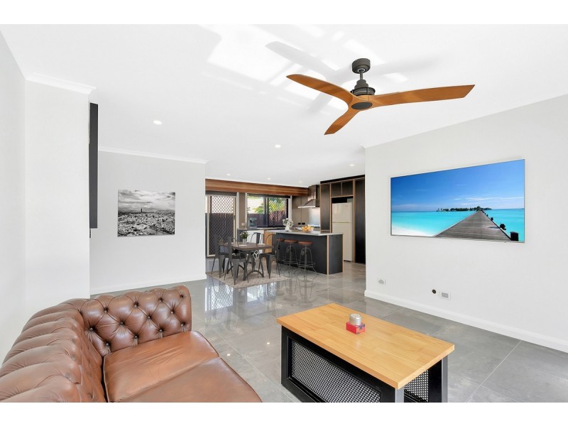2/47 Alexander Drive, Highland Park QLD 4211