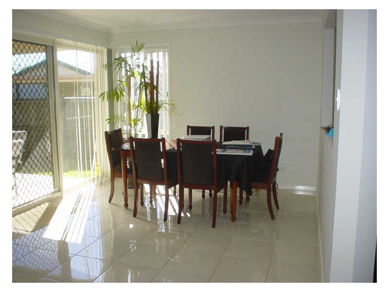 220 Crestwood Drive, Molendinar QLD 4214