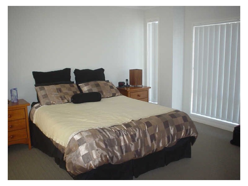 220 Crestwood Drive, Molendinar QLD 4214