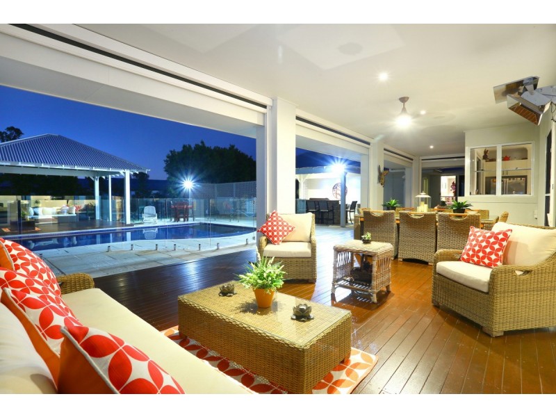 29 Lagoon Park Drive, Maudsland QLD 4210