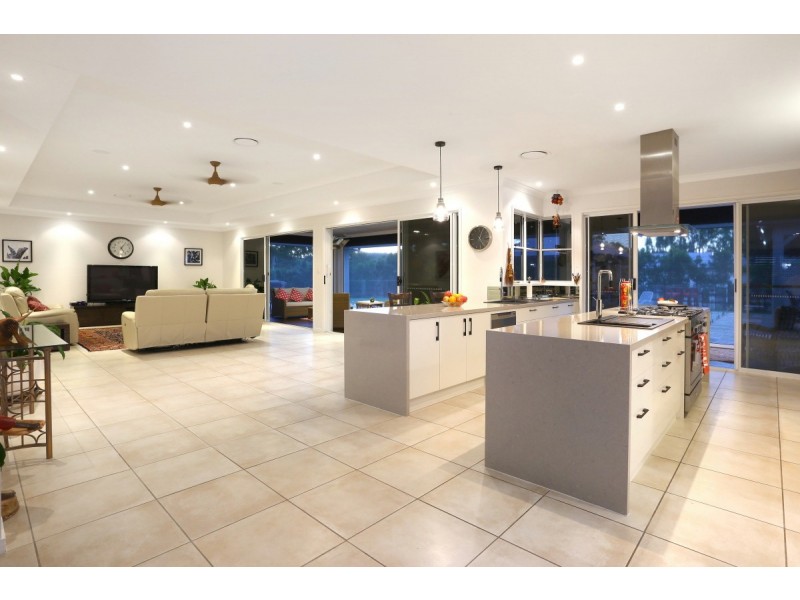 29 Lagoon Park Drive, Maudsland QLD 4210