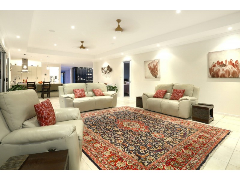 29 Lagoon Park Drive, Maudsland QLD 4210