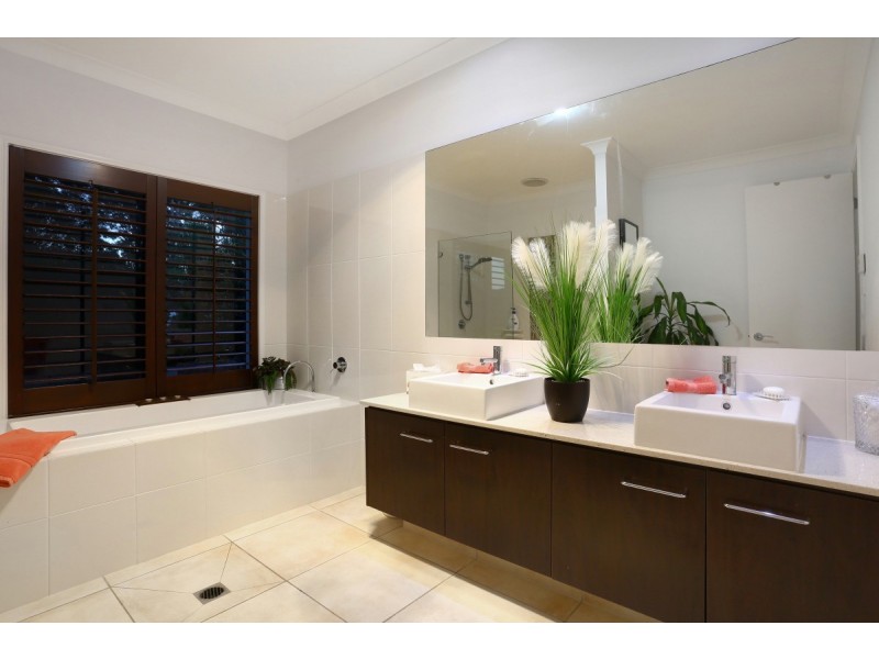 29 Lagoon Park Drive, Maudsland QLD 4210