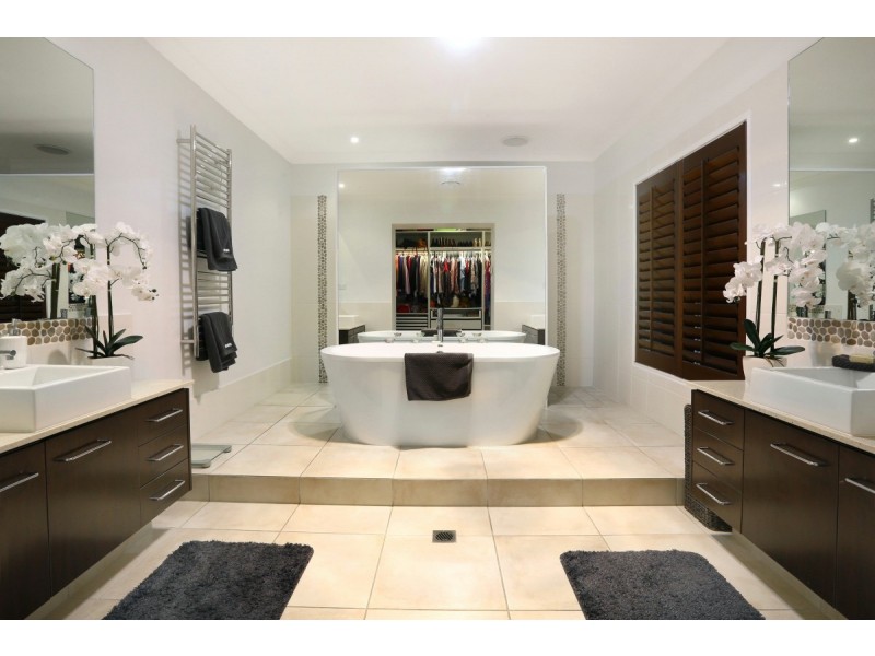 29 Lagoon Park Drive, Maudsland QLD 4210