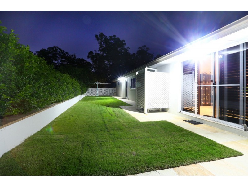 29 Lagoon Park Drive, Maudsland QLD 4210