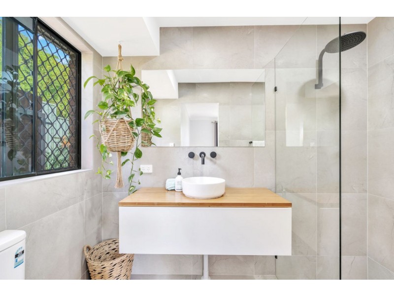 37 Woolmere Street, Carrara QLD 4211