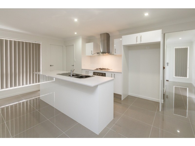 65 Macintyre Parade, Pacific Pines QLD 4211