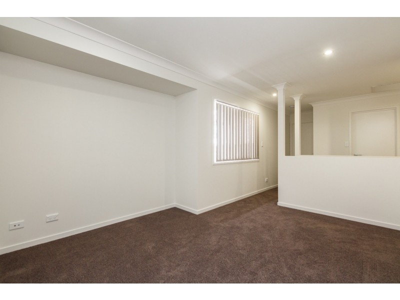 65 Macintyre Parade, Pacific Pines QLD 4211