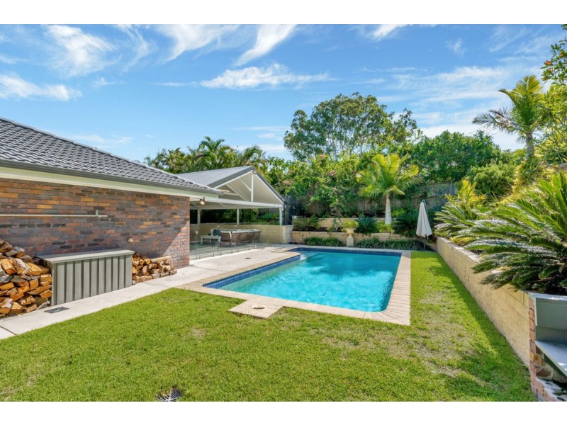 6 Reeves Street, Nerang QLD 4211