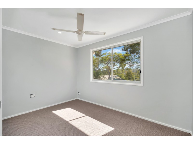 4 Lachlan Avenue, Molendinar QLD 4214