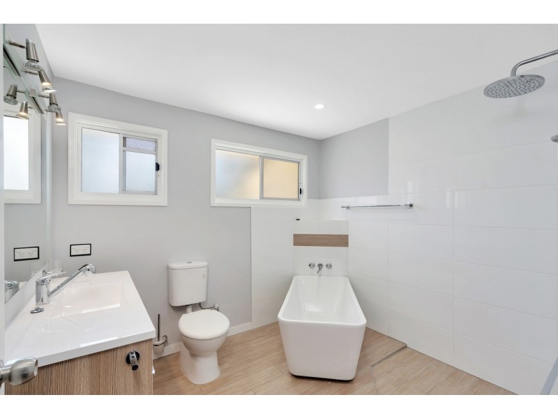 4 Lachlan Avenue, Molendinar QLD 4214