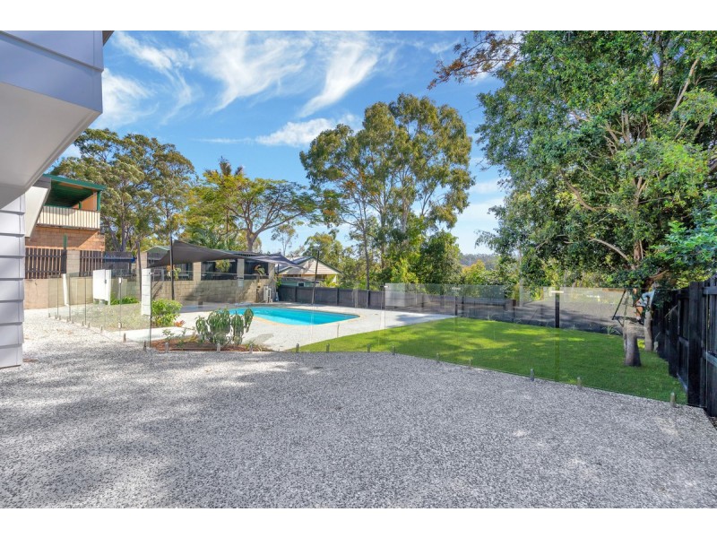 4 Lachlan Avenue, Molendinar QLD 4214
