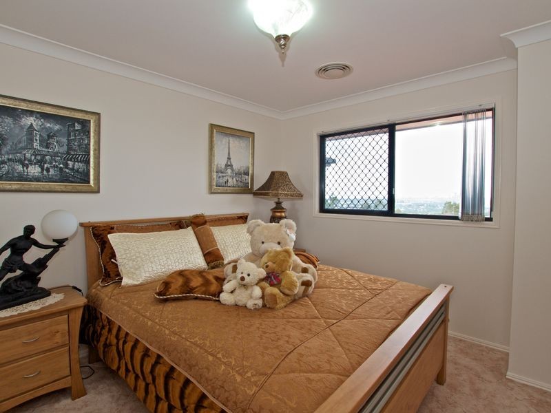 11 Mercure Place, Highland Park QLD 4211