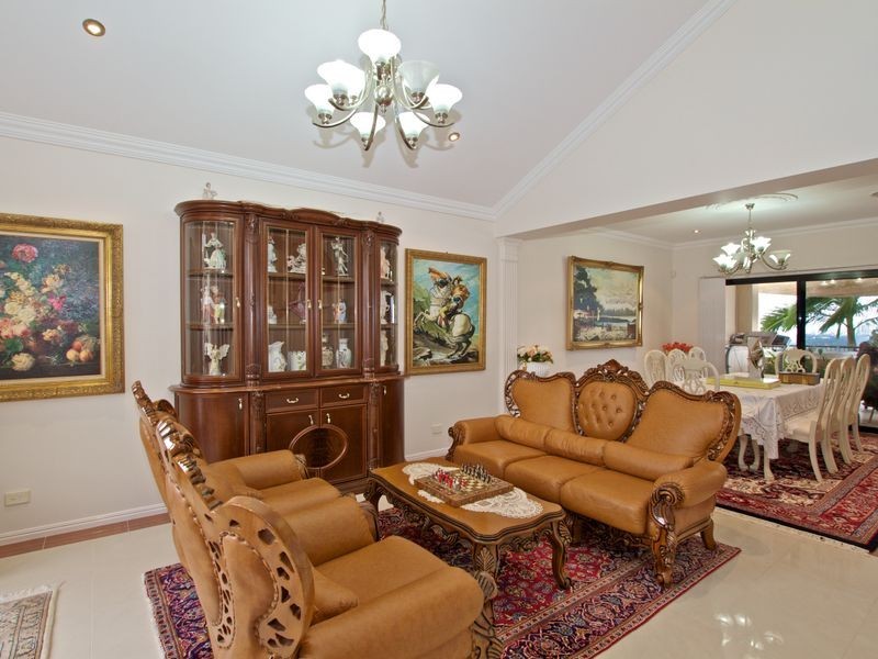 11 Mercure Place, Highland Park QLD 4211