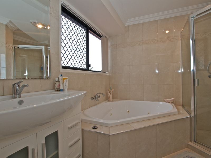 11 Mercure Place, Highland Park QLD 4211