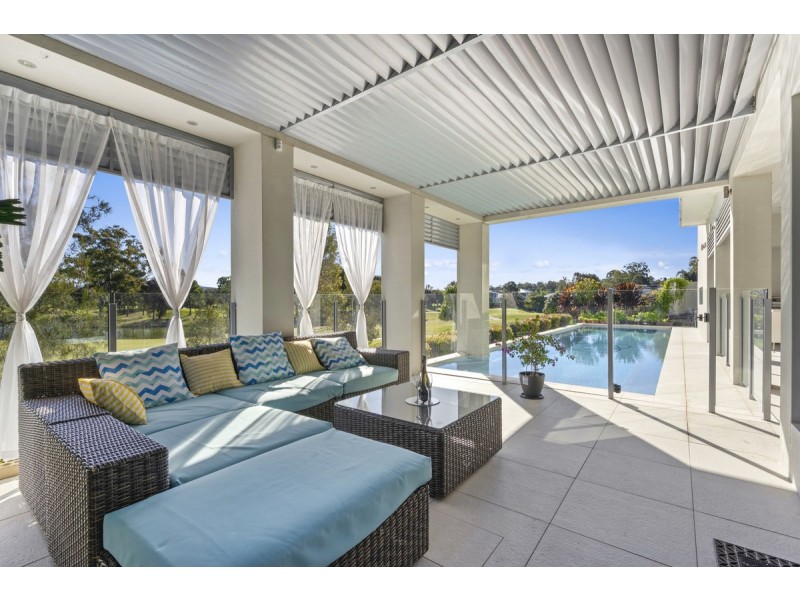 1055 Lakeview Terrace, Benowa QLD 4217